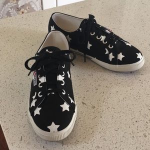 Superga chances tennis shoes.